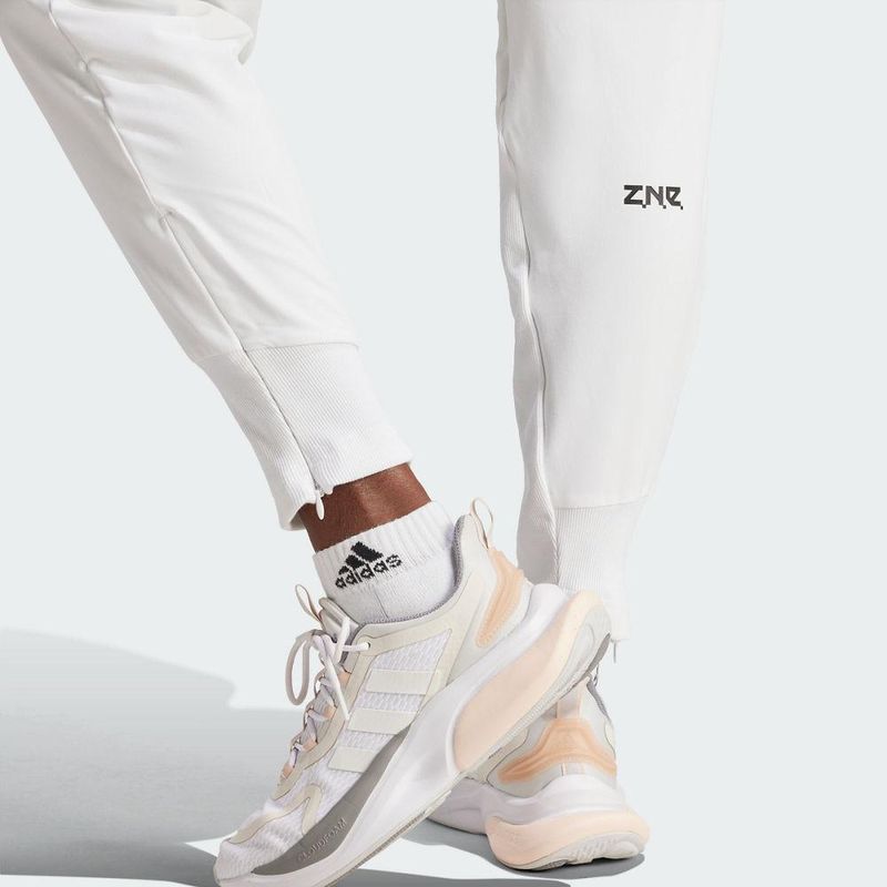 IS1874_D2_Model_eCom.jpg