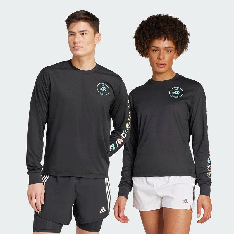 IW9273_SUPS_Unisex_Model_eCom.jpg