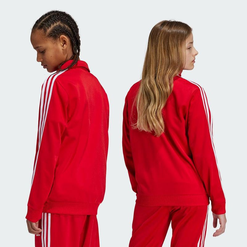 IY9796_SUBV_Unisex_Model_eCom.jpg