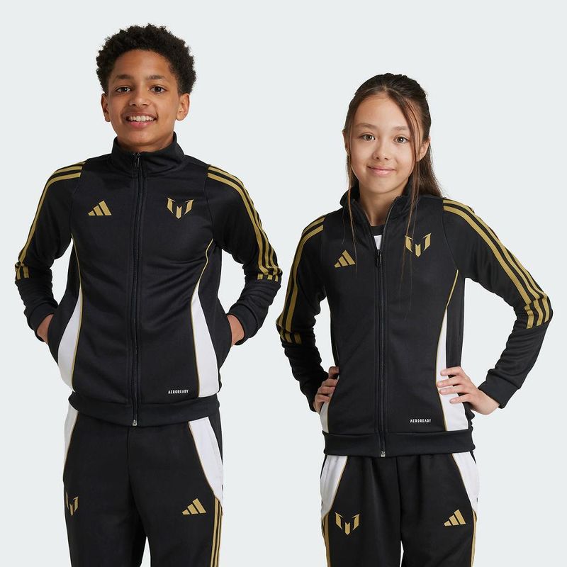 IZ2992_SUPS_Unisex_Model_eCom.jpg