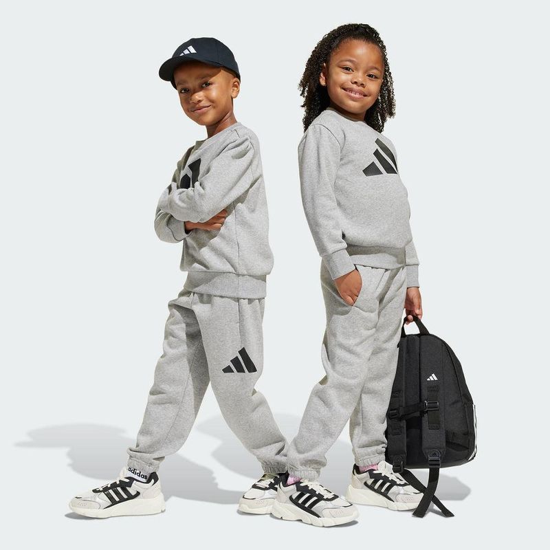 JC9725_SUPS_Unisex_Model_eCom.jpg