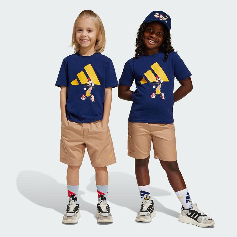 JD4548_SUPS_Unisex_Model_eCom.jpg