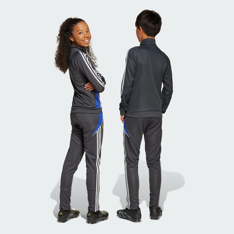 JI5456_SUBV_Unisex_Model_eCom.jpg