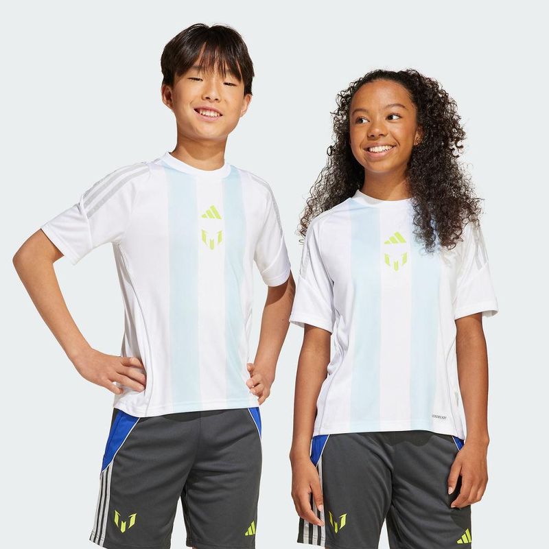 JI5460_SUPS_Unisex_Model_eCom.jpg