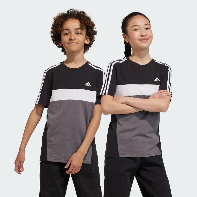IJ8735_SUPS_Unisex_Model_eCom.jpg
