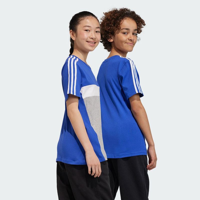 IJ8732_SUBV_Unisex_Model_eCom.jpg