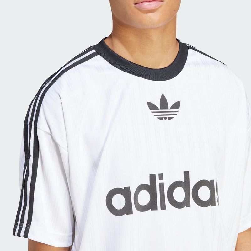 IM9459_D1_Model_eCom.jpg