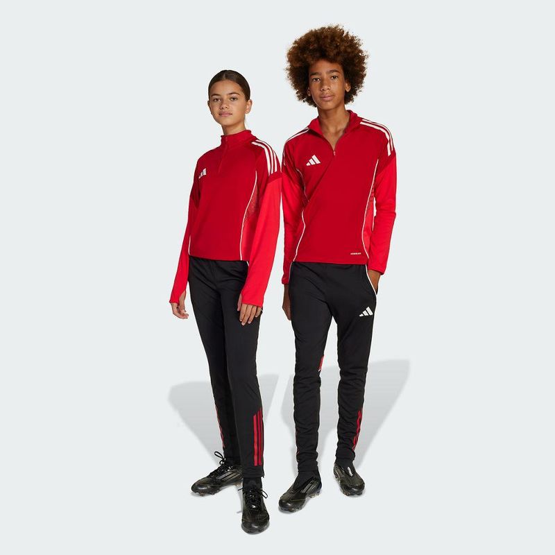 JI6499_SUPS_Unisex_Model_eCom.jpg