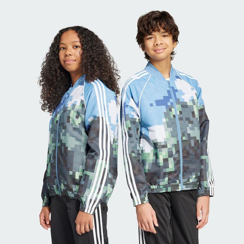 JZ9934_SUPS_Unisex_Model_eCom.jpg