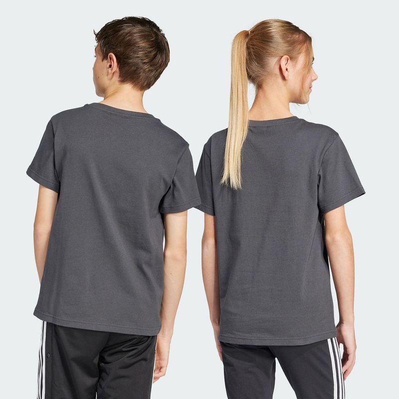 JZ9937_SUBV_Unisex_Model_eCom.jpg