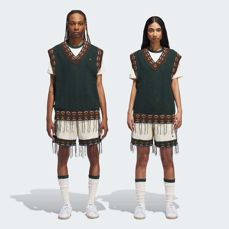 JP1606_SUPS_Unisex_Model_eCom