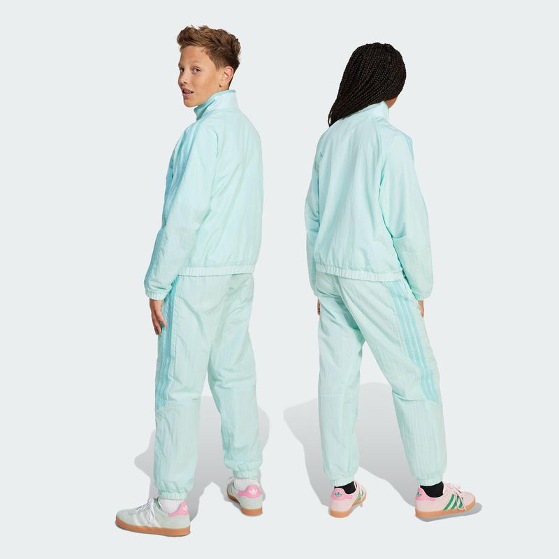 JC7887_SUBV_Unisex_Model_eCom